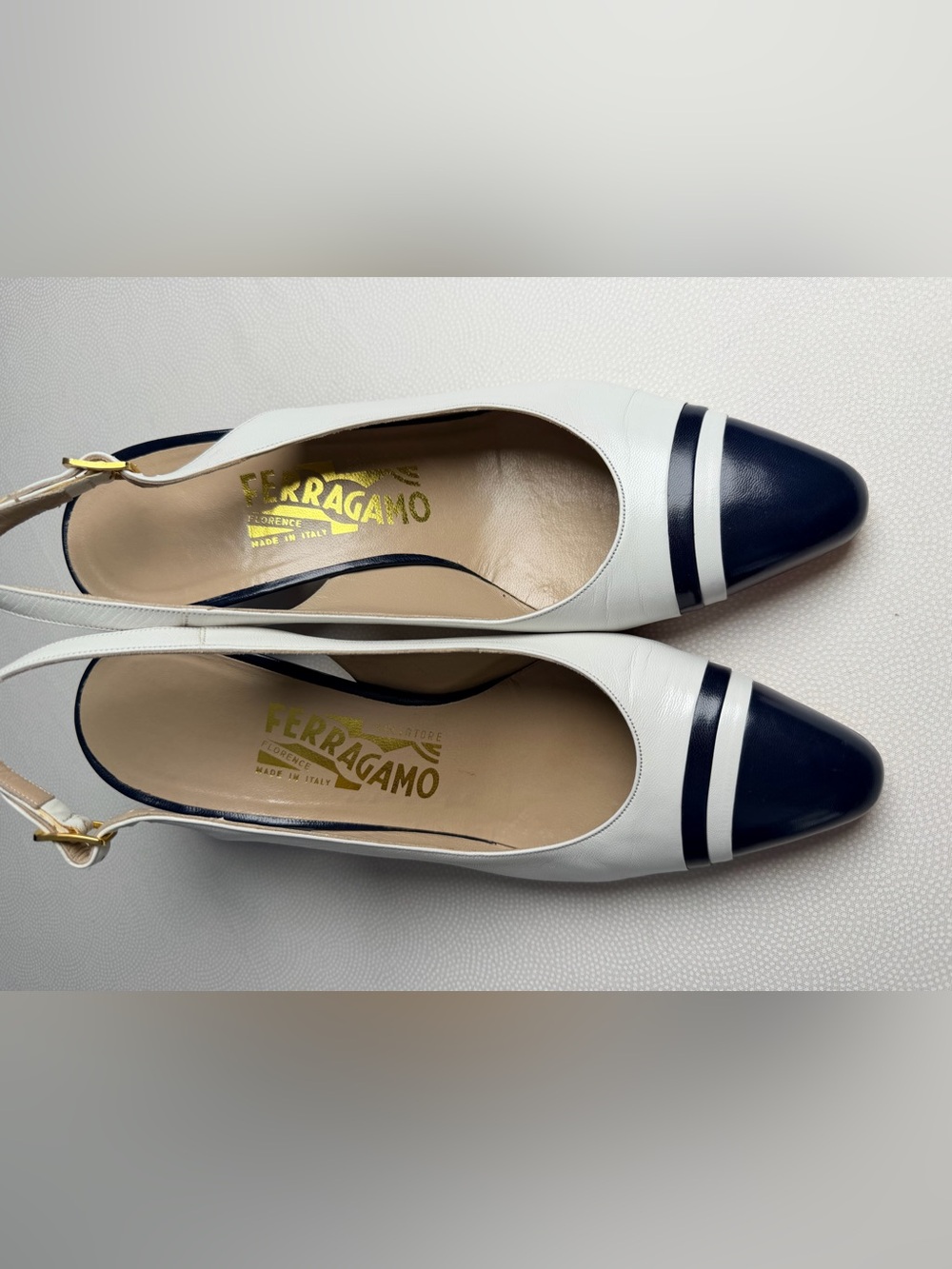 Salvatore Ferragamo Slingback Heels 8B White Navy Leather Italy Vintage 1980’s - Picture 6 of 11